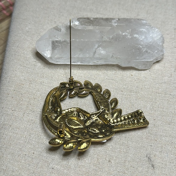 Pin Rainbow Toucan Bird Rhinestone Brooch Pin Tropical Parrot - Picture 4 of 6